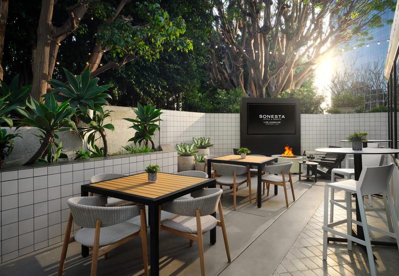 SHR_LosAngelesAirport_Dining_CenturyTaproom_Terrace_Dusk - 5F39C5A4-8E8C-412F-A3C7E0E151D88F2F