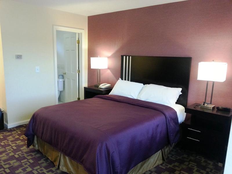 ABVI_ProvidenceNorthScituateRI_GuestRooms_Queen_Bed - 5F4664A0-617F-4D38-9BCB6986AC86108A