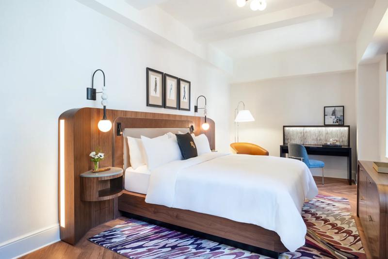 TRS_BenjaminNewYork_GuestRooms_Deluxe King Studio Suite_Bedroom_RS Pillow - 5FAEBB6A-BE60-411A-98E61F11F3A87D58