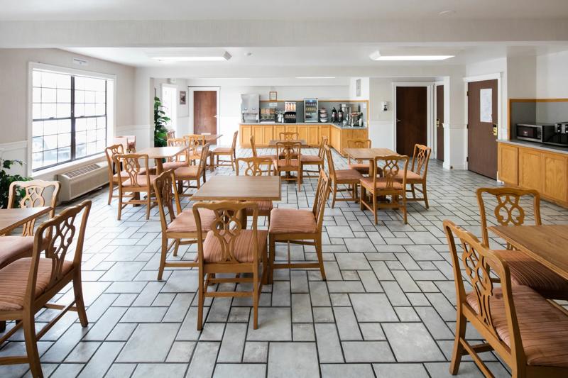 RLIS_Auburn_Dining Area - 60877D20-83A3-489A-B6D002656689FFF0