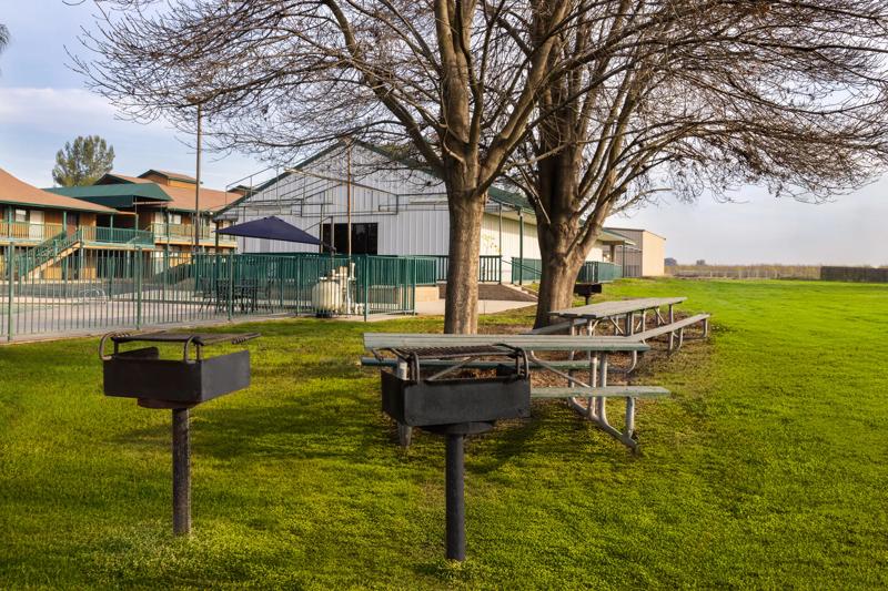 RLIS_Lemoore_BBQ Area - 608A7D43-6AB6-4CE3-8DD688DF06E06C49