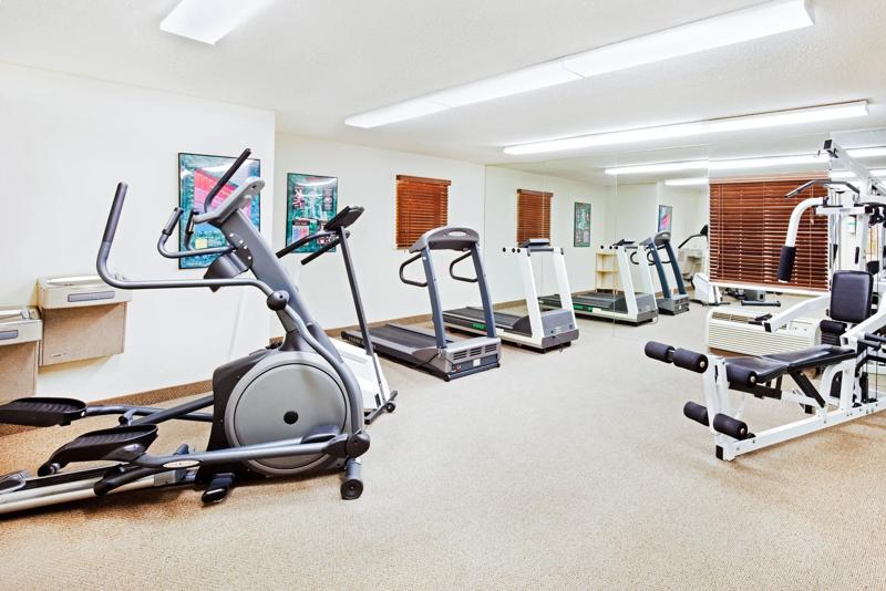 SIM_Knoxville_Amenities_FitnessCenter - 60C16F09-B64C-4603-8BA0BF7D82C9025F