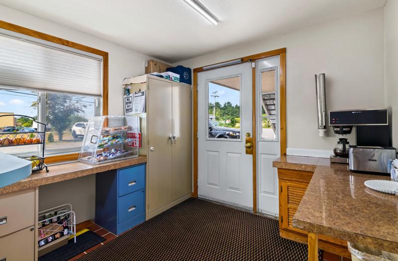 ABVI_BiddefordPortlandME_Dining_Breakfast Area_Entrance - 618876E5-CC8F-4BF5-AACDA633F7FF2531