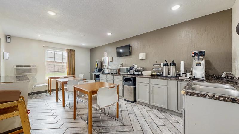 RLIS_Olathe_Breakfast Area - 61D3932F-03B7-4F0A-B53EBEA5413C69FC