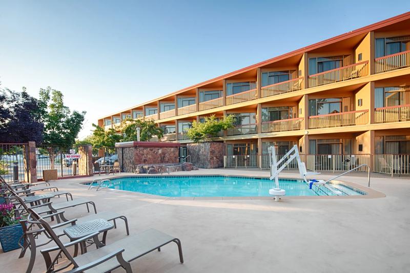 RLH_BoiseDowntowner_IDBOIS_Pool2 - 624F1D9C-90FF-4624-8E9D9C47C224413A