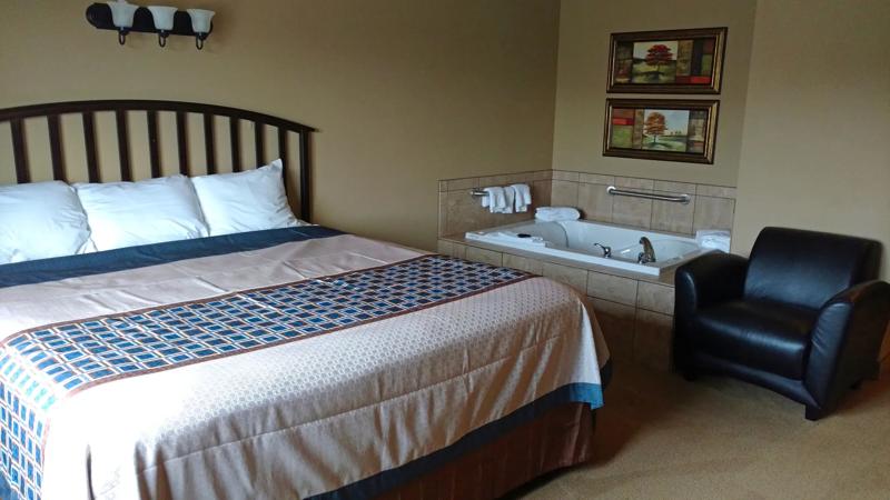 ABVI_BigLakeBeckerMN_GuestRooms_King with Jacuzzi_Room - 6257D641-9AF2-4597-B7433541FD65FCB2