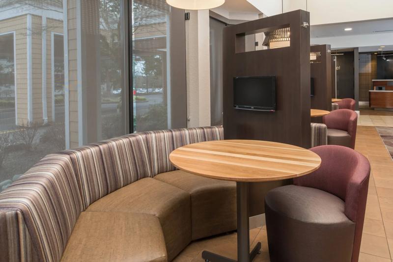 SEL_SeattleBellevueRedmond_Lobby_Banquettes - 62F8C709-87D5-41A9-88E25B455B19C3FB