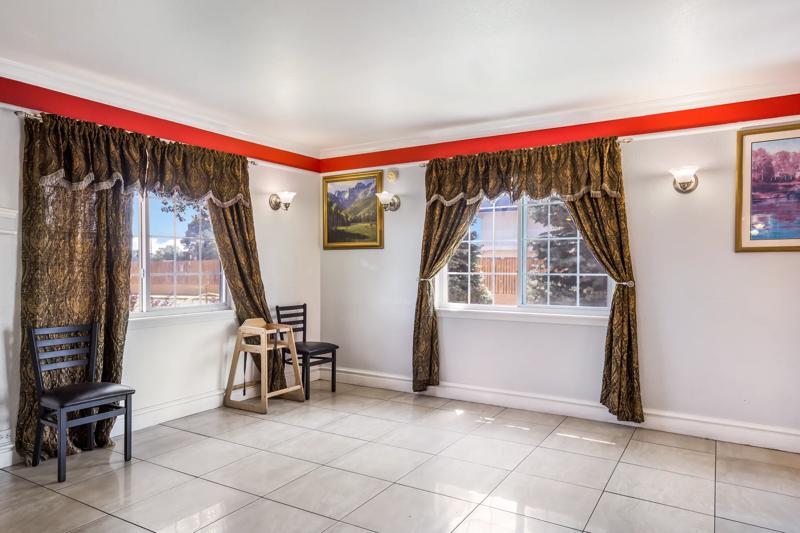 ABVI_DenverCO_Dining_Breakfast Area_Windows - 6336BD2E-623D-4839-A908573151DDB8DE