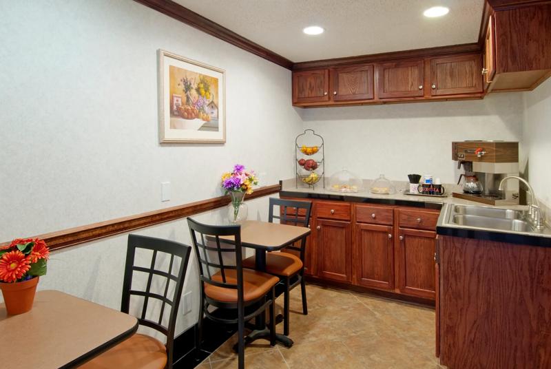 ABVI_ConyersGA_Dining_Breakfast Area_Buffet and Seating - 63FD89F0-ECCC-4F67-A017EA55AFC7465D