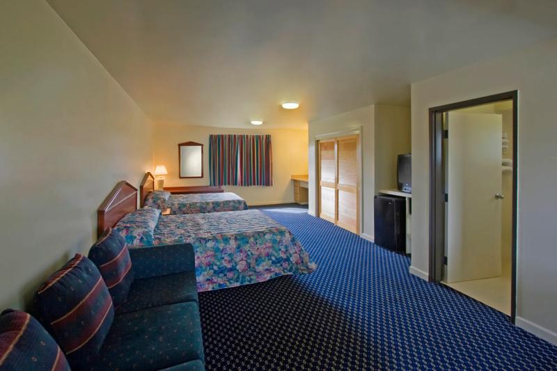ABVI_OxnardPortHuenemeCA_GuestRooms_Two Doubles_Room - 649756D1-5A9E-442B-A8B4F6468C07E3FB