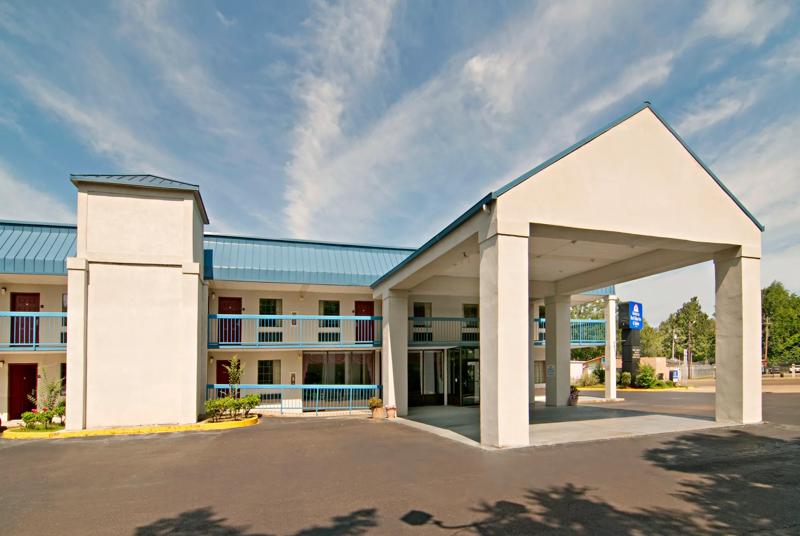 ABVI_ClarksdaleMS_Exterior_Drive Up - 6507C81F-BB46-48AC-B8E79017CEB5E523