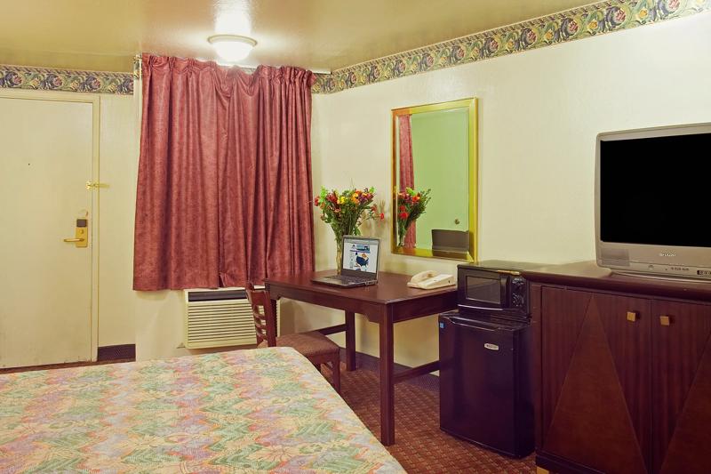 ABVI_RichmondSanFranciscoCA_GuestRooms_Jacuzzi Suite_Room Amenities.jpg - 656050EF-04C8-4E41-97D206EDE40BDD52
