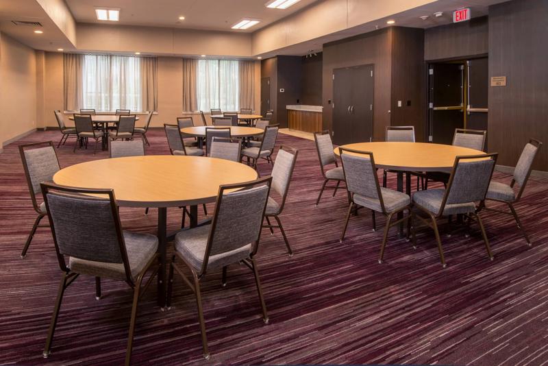 SEL_ArlingtonRosslyn_Meeting Space_RoomC_RoundsSetup - 6585C003-ADF2-4D37-8CDF4923001D393B