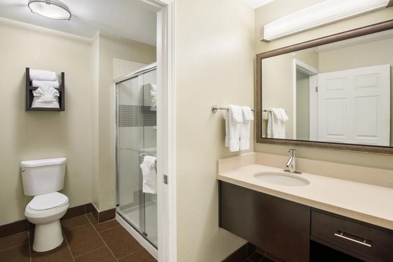 SES_SanDiegoRanchoBernardo_GuestRoom_TwoBedroom_KingQueen_4 - 65A6A083-7A65-4263-84BCE26E8F0407B3