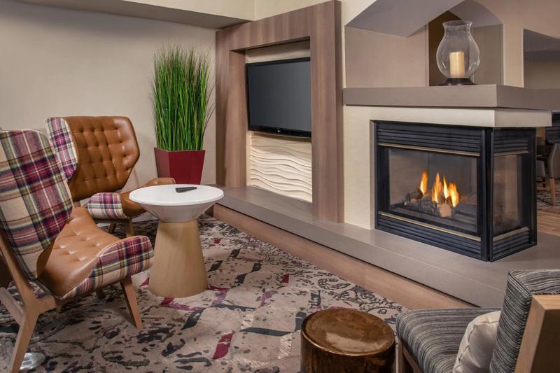 SES_BaltimoreBWI_GuestRoom_5 - 663316E9-D4B8-486C-907261670B6692B3