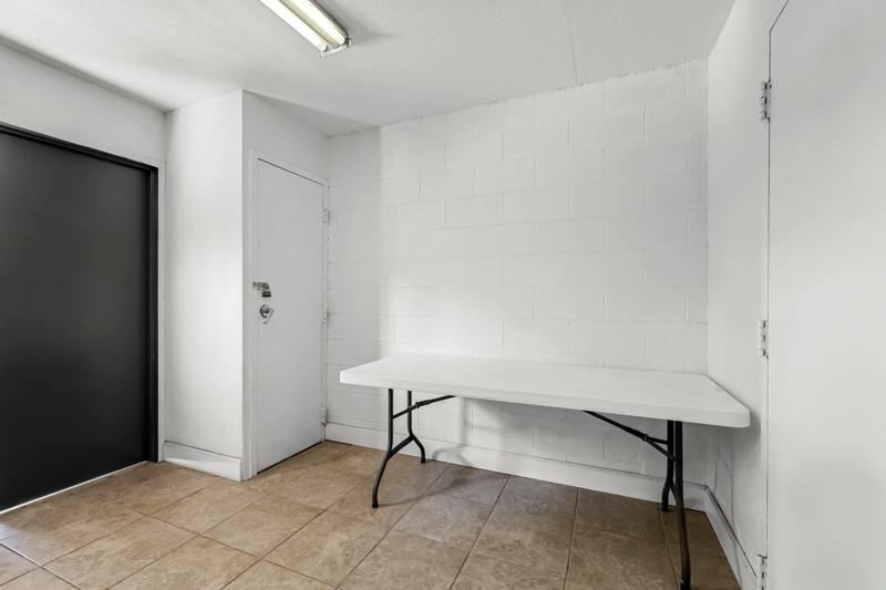 ABVI_HamiltonAL_Amenities_Laundry_Table - 6649A3C1-111F-4E8D-A8B62CEFB09CFE07