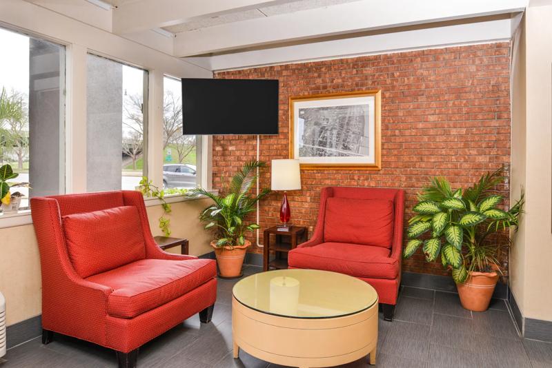 ABVI_AugustaHistoricDowntownGA_Lobby_Seating - 6688C77E-30C1-4AAD-A1593391B750E085