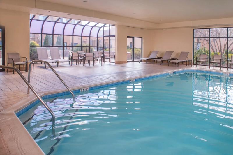 SEL_Columbia_Amenities_Pool - 66D06087-F751-4F9F-83EFABC01CD210B3