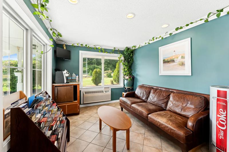 ABVI_StoningtonMysticCT_Lobby_Seating - 66E2462D-7494-4243-95B3F34ECF61E68B