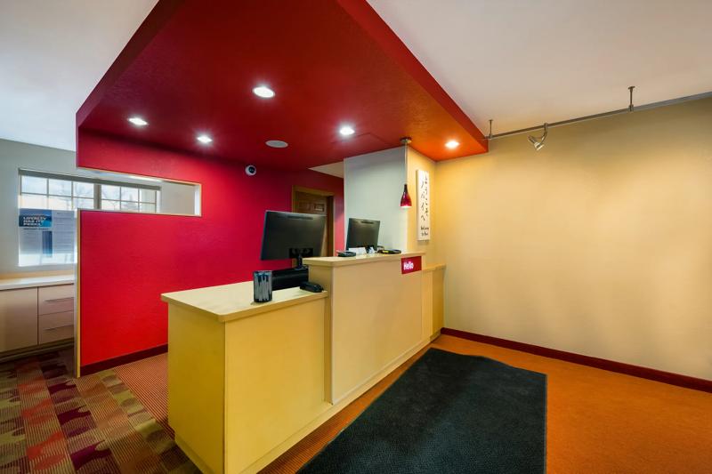 SIM_DetroitNovi_Lobby_Front Desk_Angled - 66F3CEF1-2A73-4BBC-8B054168A81528CD