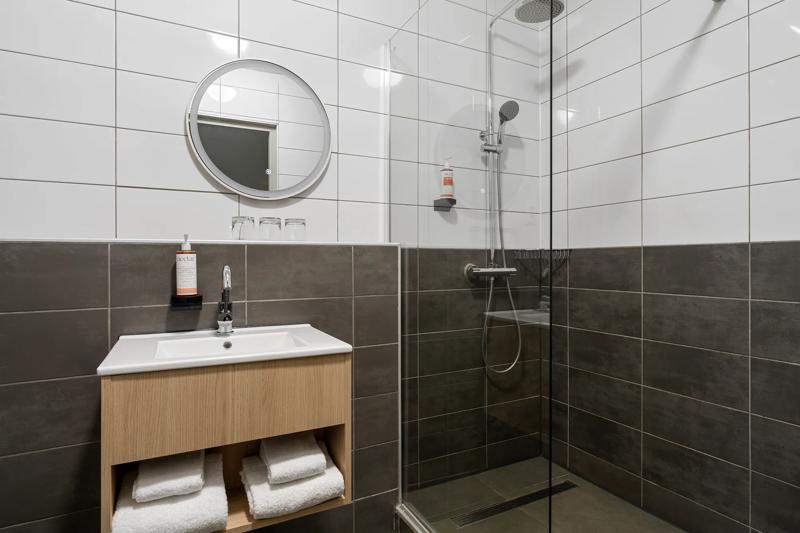 SHR_LivingstoneCuracao_DeluxeGuestRoom_7 - 675D3DD6-8268-43E0-965A3F733DF58923