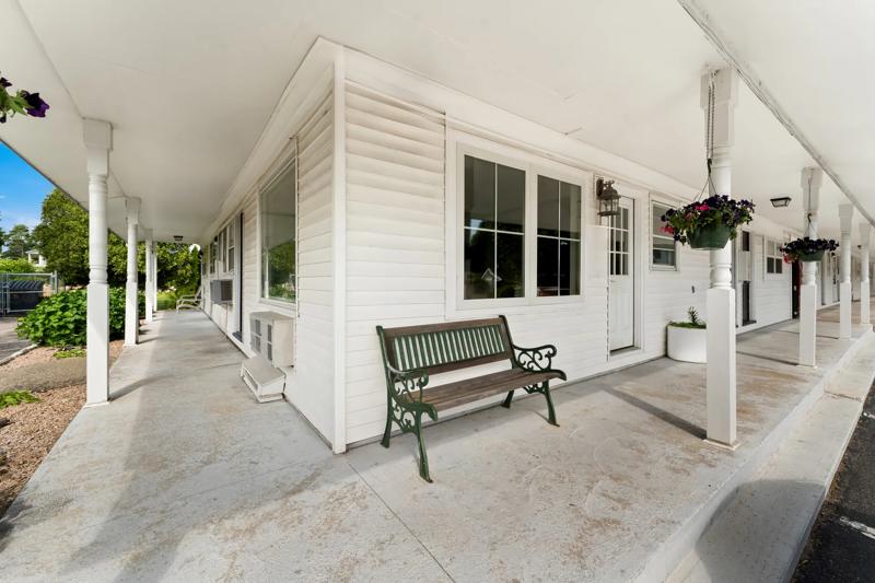 ABVI_StoningtonMysticCT_Exterior_Porch - 676C6E2B-1CDB-4703-B8231E95C016E754