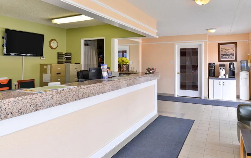 CBVI_Whitecourt_AB0018_Lobby1 - 67EFEA4C-0885-4B6D-A46E4988D20AAED4