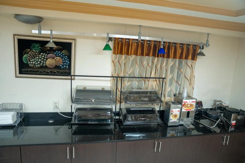 ABVI_FtMyersFL_Dining_Breakfast Area_Zoomed - 684BA651-728C-44C9-92C2F2160C397EAA