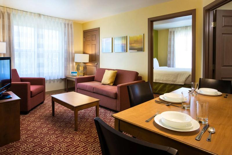 SIM_PhoenixScottsdale_GuestRooms_Two Bedroom_Living Space - 68AF0626-4F6C-4FB6-99F9F78330EA27EB