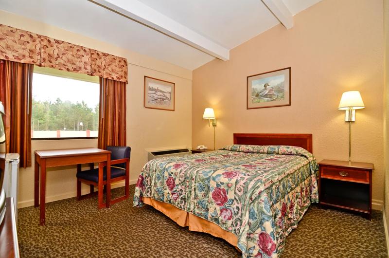 ABVI_SmithfieldNC_GuestRooms_Queen_Room - 692EA622-9F65-46BC-99EE5FD46819A98A