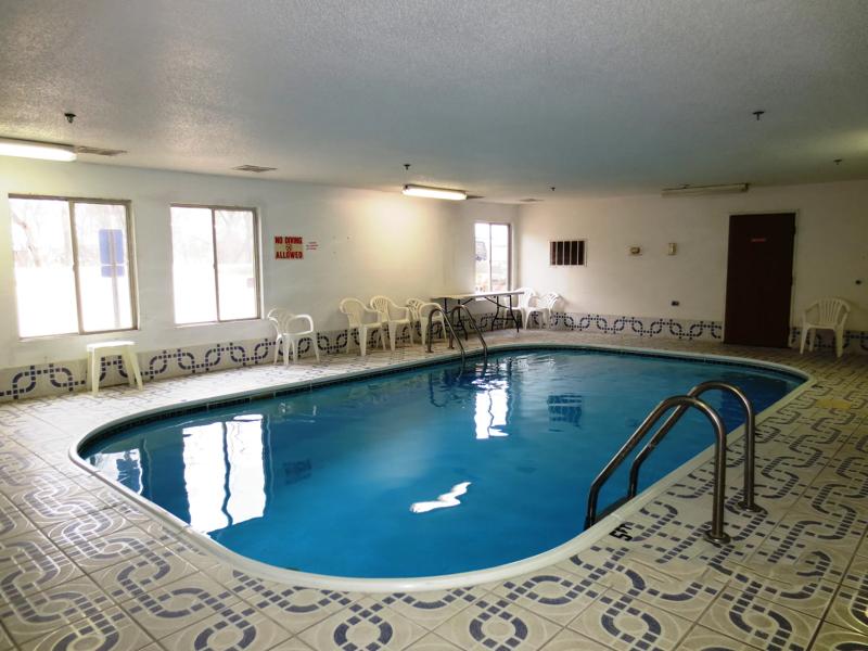 ABVI_BeardstownIL_Amenities_Indoor Pool_Ladder - 694F65E1-99E2-47D1-857F0022955127F5