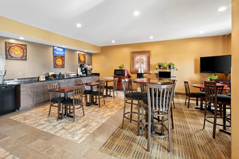 ABVI_Somerville_TX1575_BreakfastArea-2 - 6975E336-9A39-48BC-BDAF5ED33C74A530