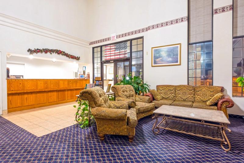 ABVI_FtWorthSTX_Lobby_Front Desk - 6A270ABC-38C3-4CE7-8CD27C819FDEA716
