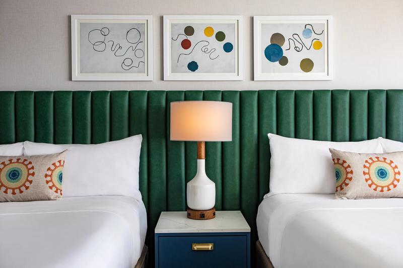 TRS_ChicagoDowntown_GuestRooms_Two Queens_Bed Details - 6AD22A8B-21CA-47FA-8D74CA8852893590