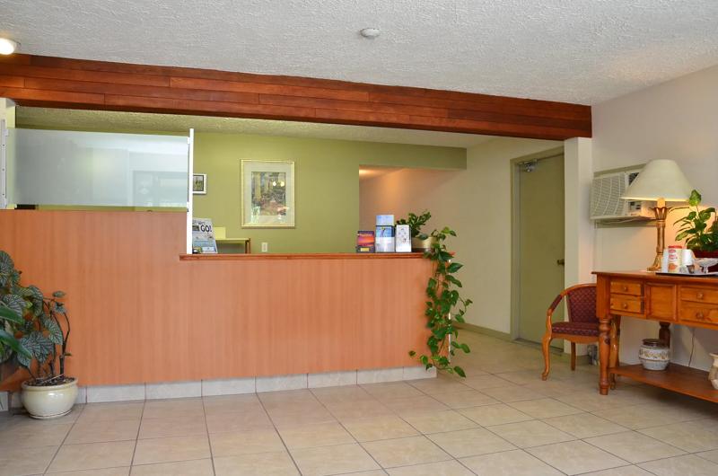 CBVI_Kelowna_BC0002_Lobby - 6D077E79-4251-4E73-8D9381202347B9B0