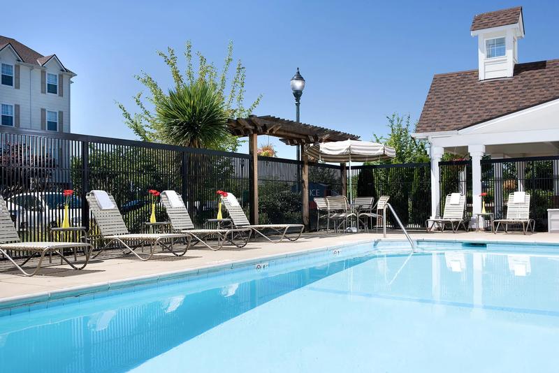 SIM_SeattleRenton_Amenities_Pool - 6DCE6F5C-5C93-4917-8A17F5328A0BA073