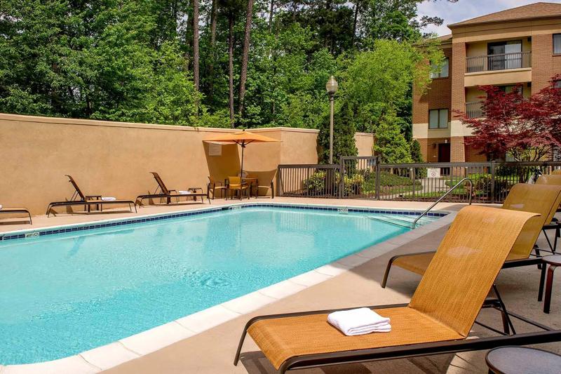 SEL_DurhamResearchTrianglePark_Amenity_OutdoorPool - 6DD6E0C5-62A5-419D-B0DBB38E8375D55A