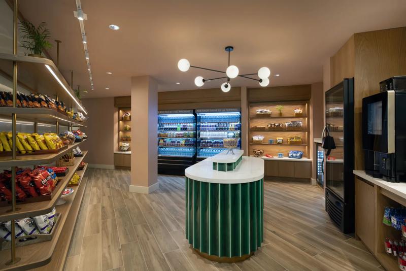 SHR_MiamiAirport_Amenity_Marketplace - 6E15A1F1-D038-47FE-87AB9444283AA1B6