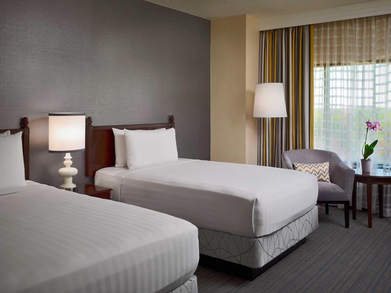 SHR_GwinnettPlaceAtlanta_GuestRoom_DoubleBeds - 6E5EE89F-79AF-45B6-B5B95721B8112E91