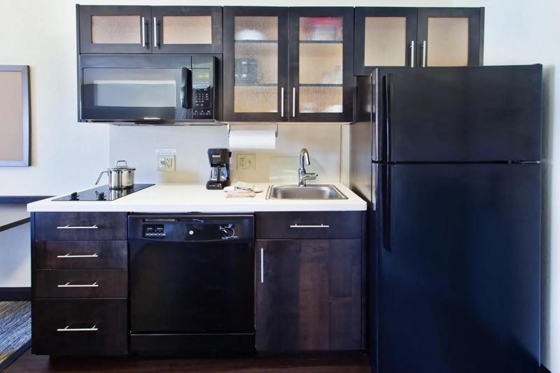 SIM_OklahomaCityAirport_GuestRooms_Kitchen - 6EDCCF39-F10D-4EFD-AD1EE04EA481016F