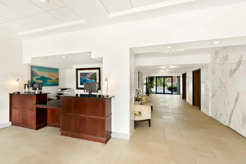 SEH_AtlanticCityWest_Lobby_Walkway - 6EFA74E7-DC9F-4E5A-8646B46782C380DB