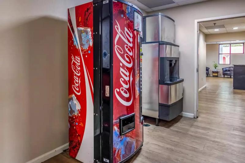 ABVI_OpelikaAL_Amenities_Vending and Ice Machine_Indoor - 6F068CDD-5764-4B63-9E573F4A9B8B75AE