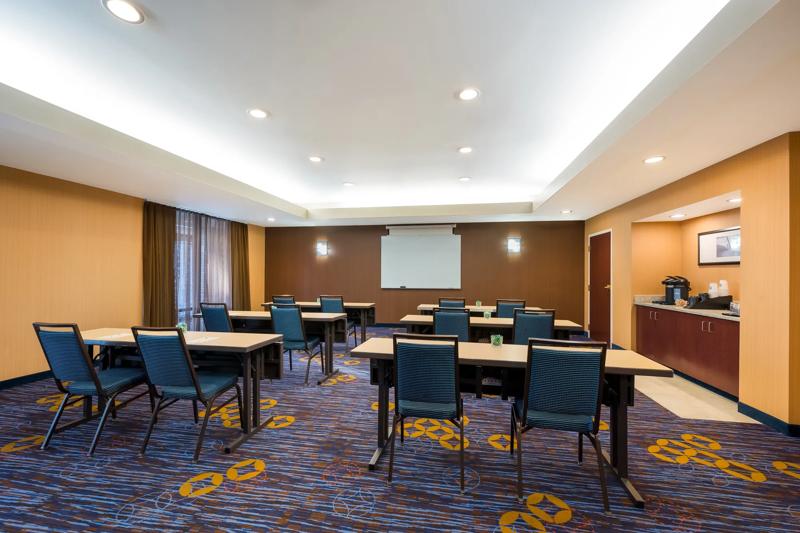 SEL_DetroitNovi_MeetingRoom_1 - 6F160311-C039-47E4-BCA14202778CEC25