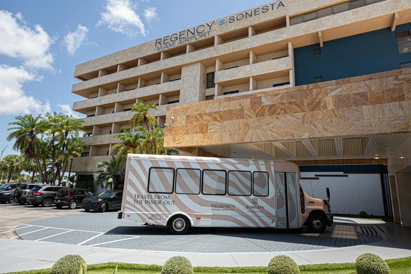 SHR_RegencyMiami_Exterior_AirportShuttle - 6F53D5C6-A9F9-47FB-9653FD35C701129E
