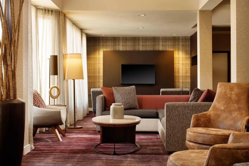 SEL_LagunaHillsIrvineSpectrum_Lobby_SeatingArea - 700E0056-D4D7-40F8-84F375A10E585CED