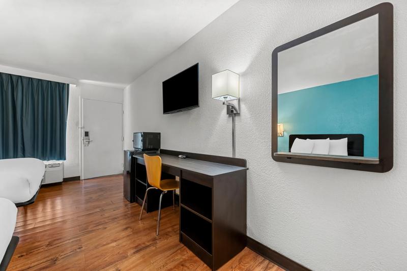 ABVI_HamiltonAL_GuestRooms_Two Queens_Room Amenities - 70743678-6ED2-4FA0-93A8581E067F0FF6