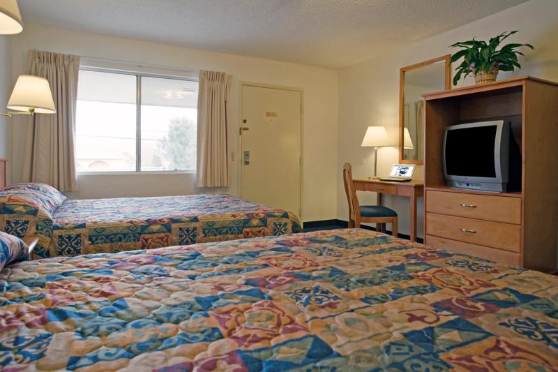 ABVI_BeaumontCA_GuestRooms_Two Queens Suite_Room Amenities - 7155C4A4-32B9-4B65-950DF7AE0FA60694