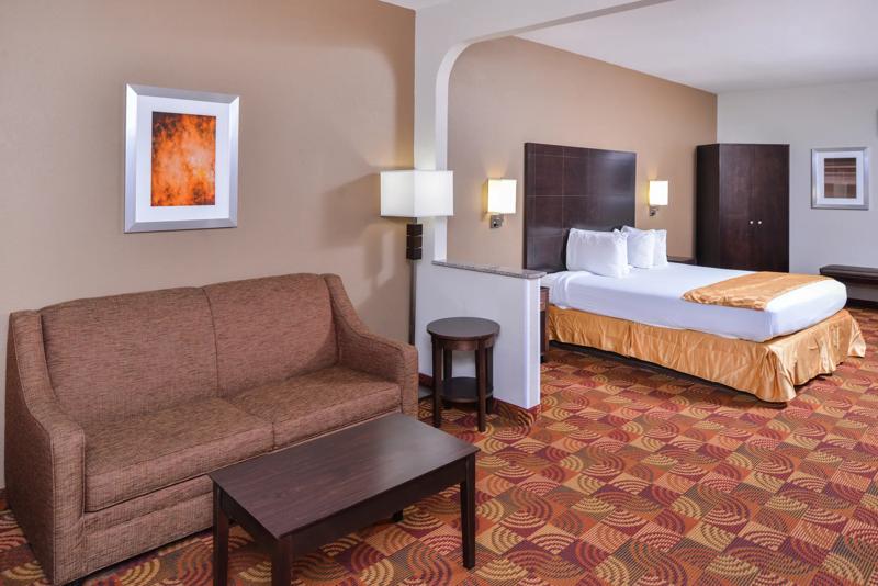 ABVI_BastropLA_GuestRooms_King Suite_Seating - 7184E7D2-0112-425B-91A15AA2B001D09D