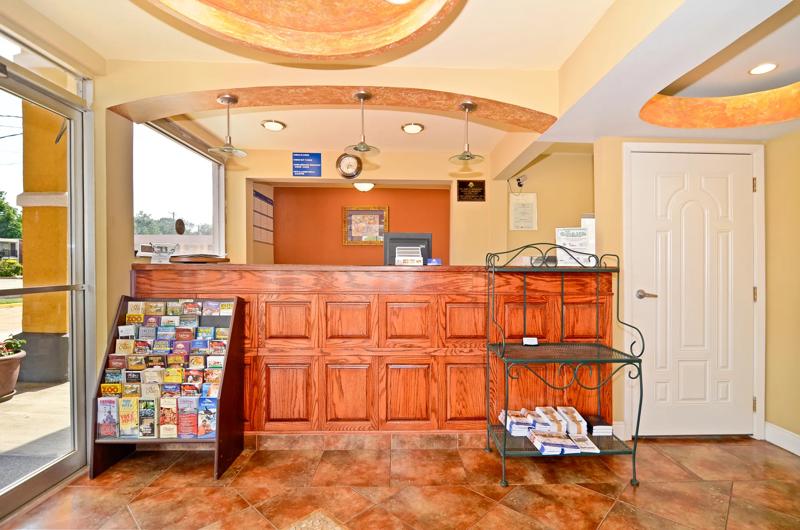 ABVI_AlexandriaLA_Lobby_Front Desk - 71A906F0-185A-43A6-8A7C5EBE9D60791B