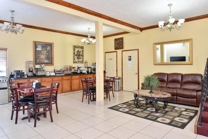 ABVI_WinnsboroLA_Dining_Breakfast Area - 71DBFF60-5BED-44CD-877C643AD30742C4
